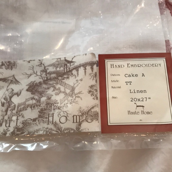 Wedding Cake Hand Embroidered Linen Towel - Picture 2 of 4